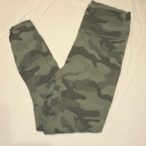 Lululemon Camo Capri Leggings